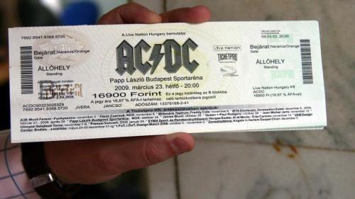 4e536953ede6c3588e01c18af67c6813 I pray for AC/DC in .RO!
